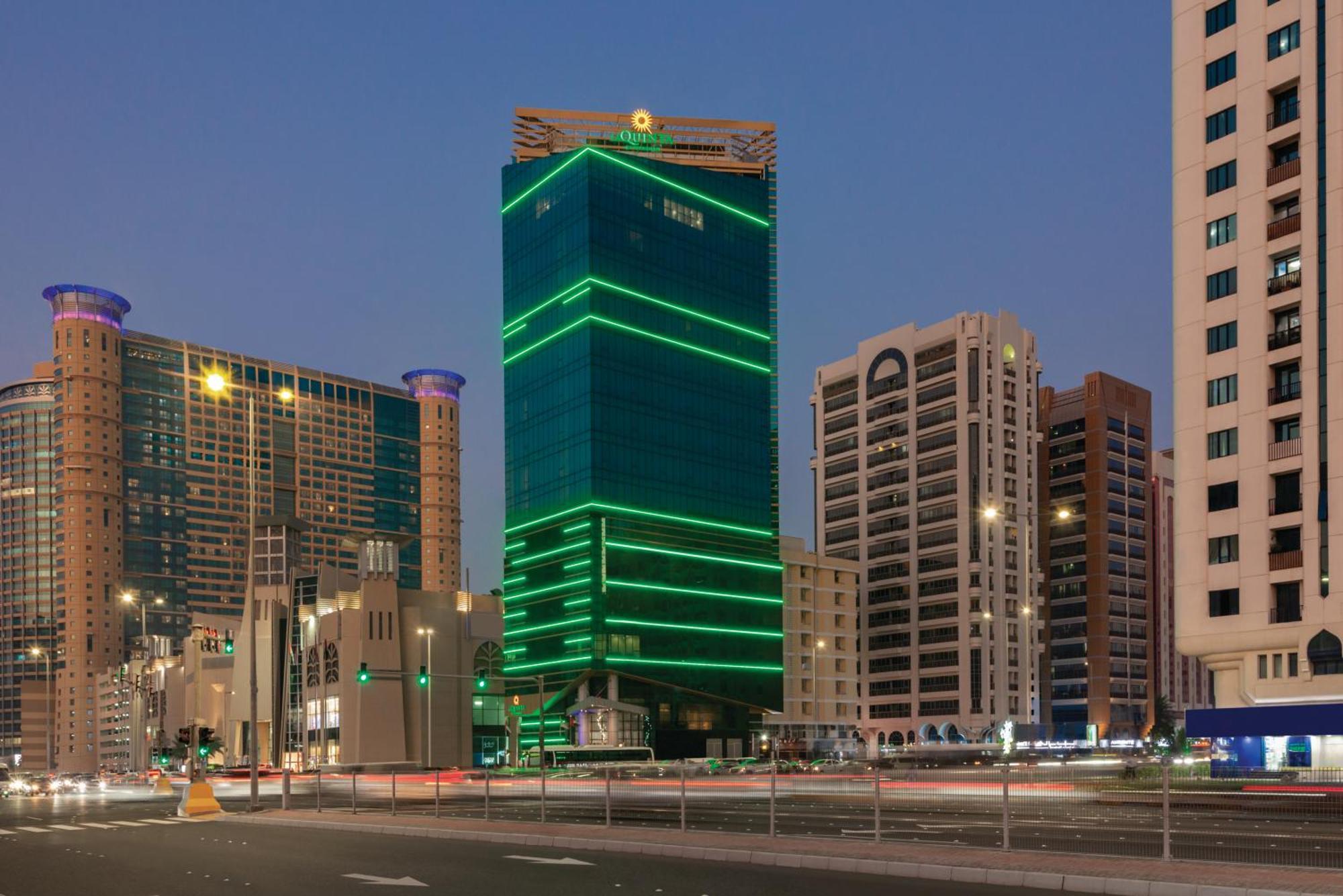 Готель La Quinta By Wyndham Abu Dhabi Al Wahda Екстер'єр фото